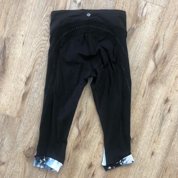 Lululemon Blue Patterned Crop Leggings - Picture 3 of 4